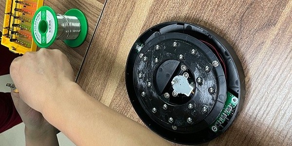 3C客戶線上打樣后，帶產品來到工廠測試！